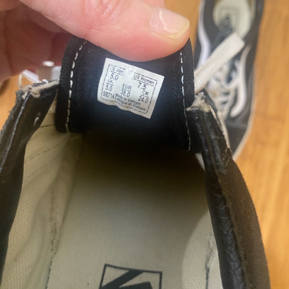 Two pairs of Vans Women’s 7.5 - Picture 7 of 7